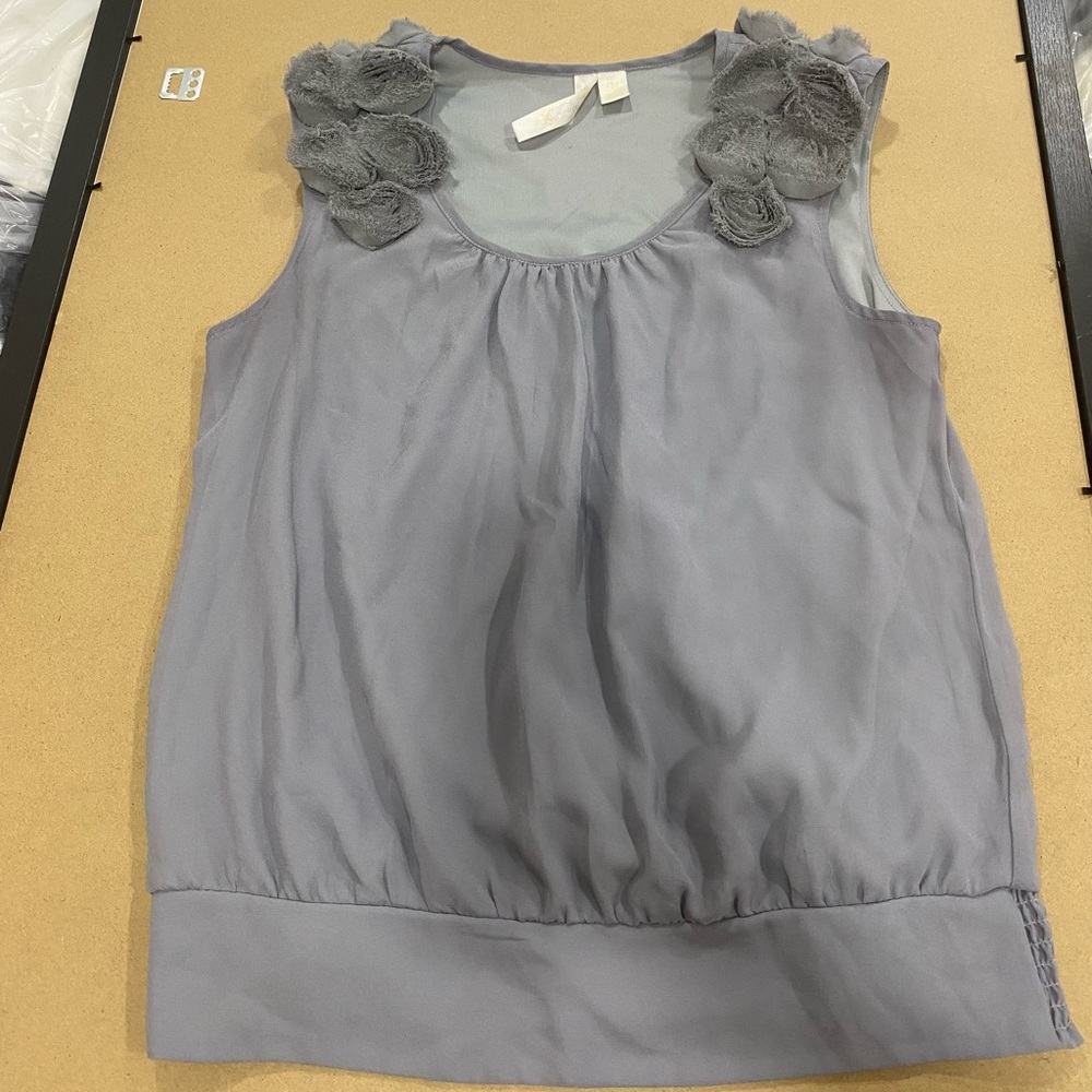 Women’s no sleeve shirt size m